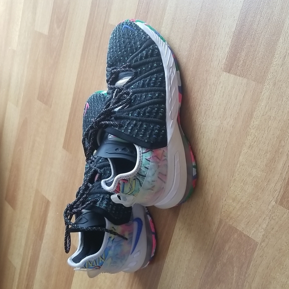 Nike Lebron 18 - Picture 3 of 8